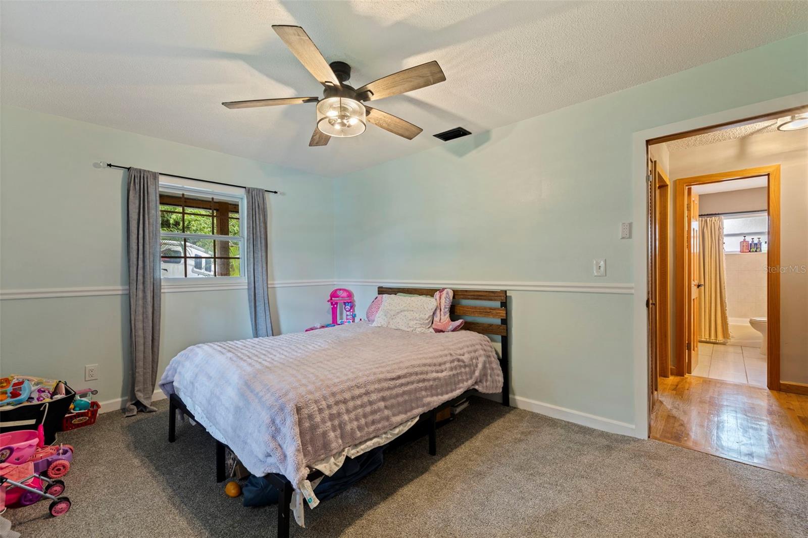 Listing photo id 34 for 8701 64th Street