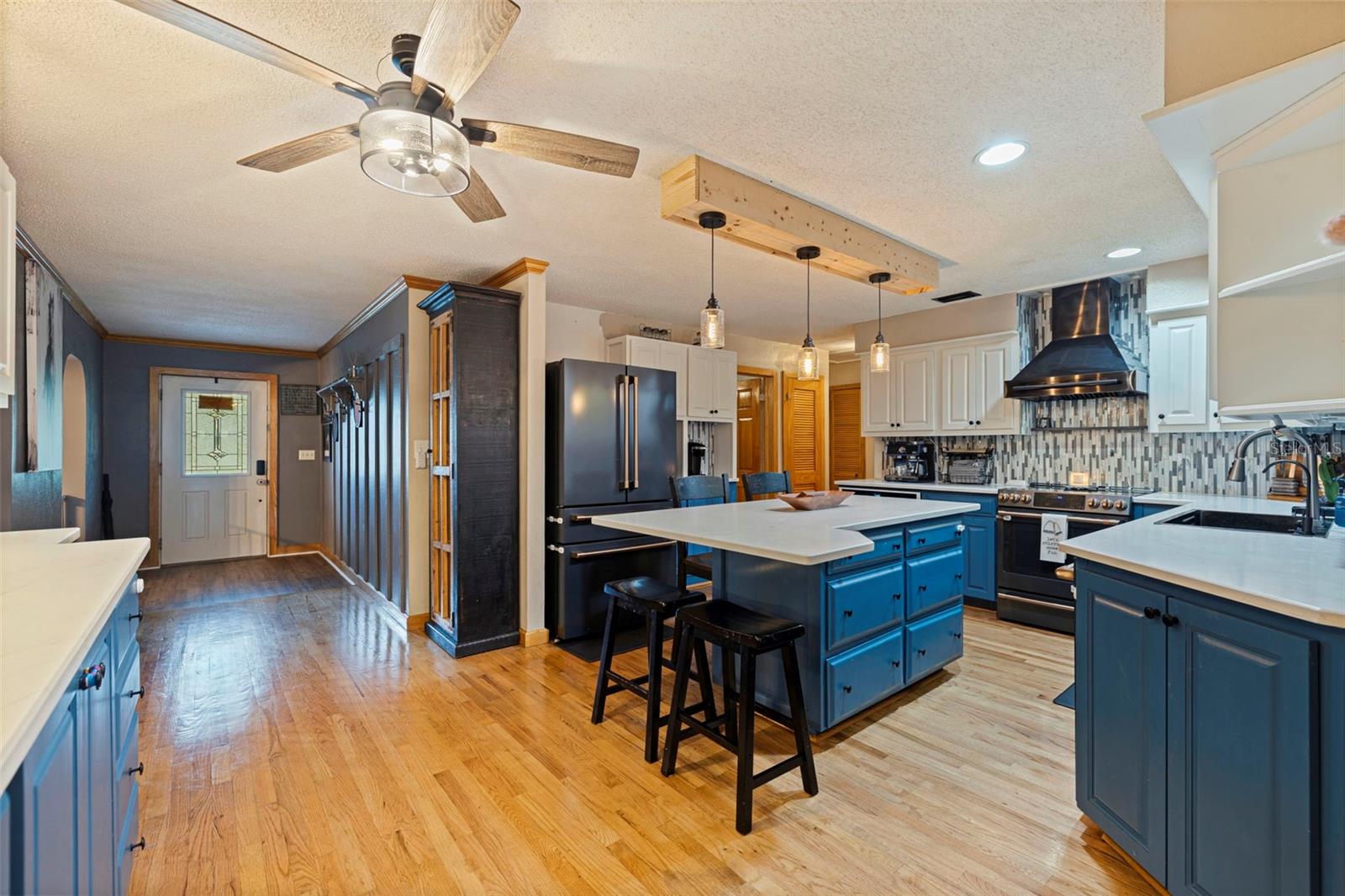 Listing photo id 6 for 8701 64th Street