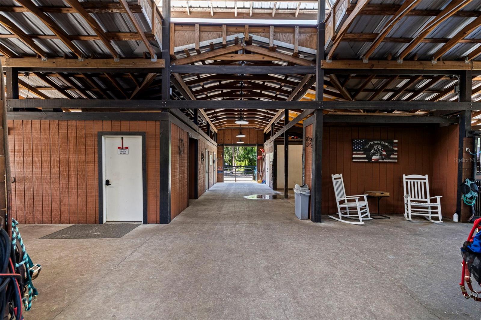 Listing photo id 82 for 8701 64th Street