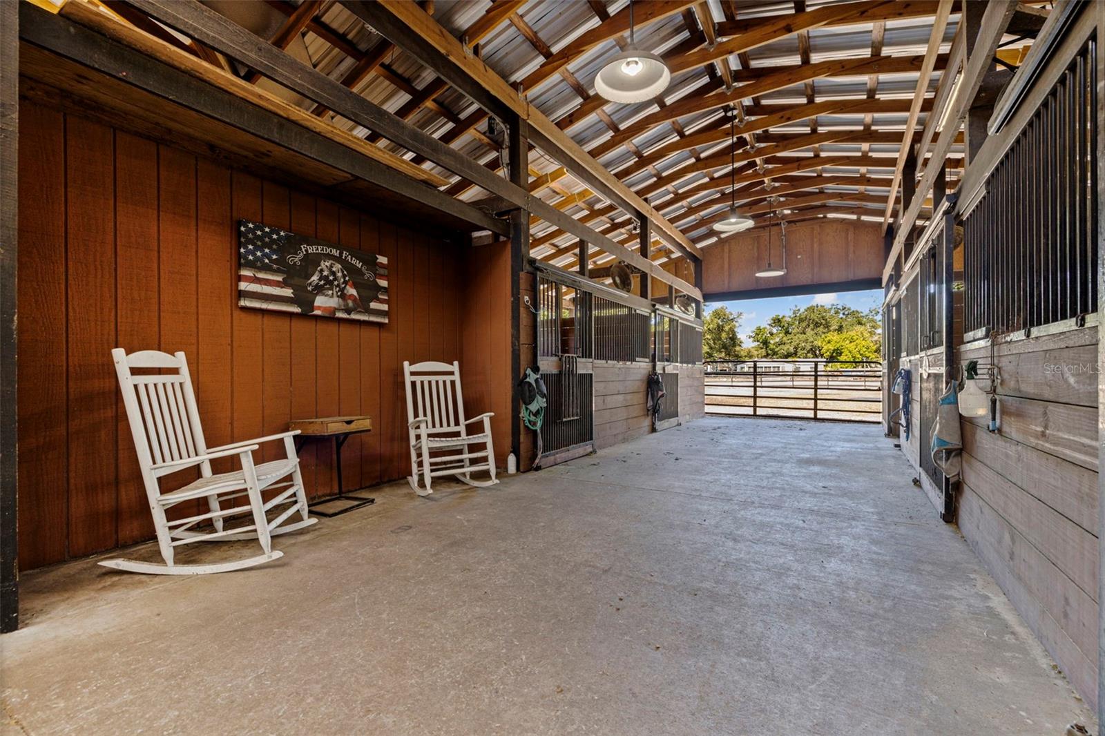 Listing photo id 84 for 8701 64th Street