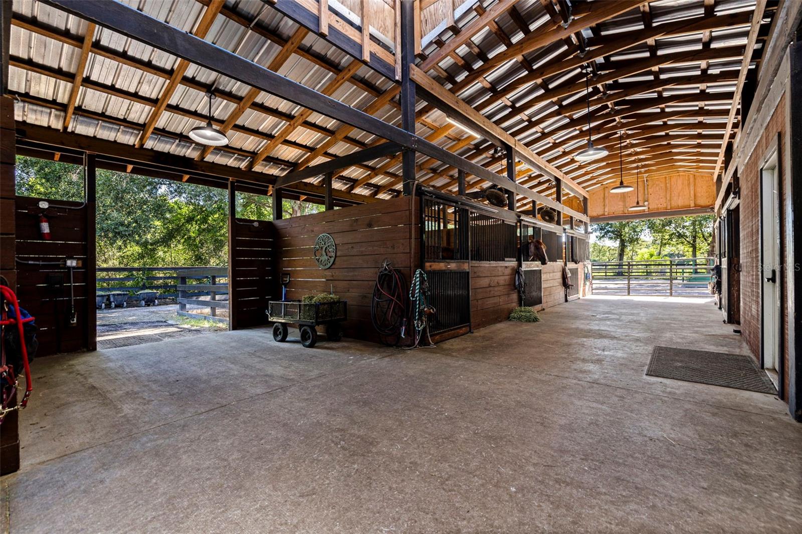 Listing photo id 85 for 8701 64th Street