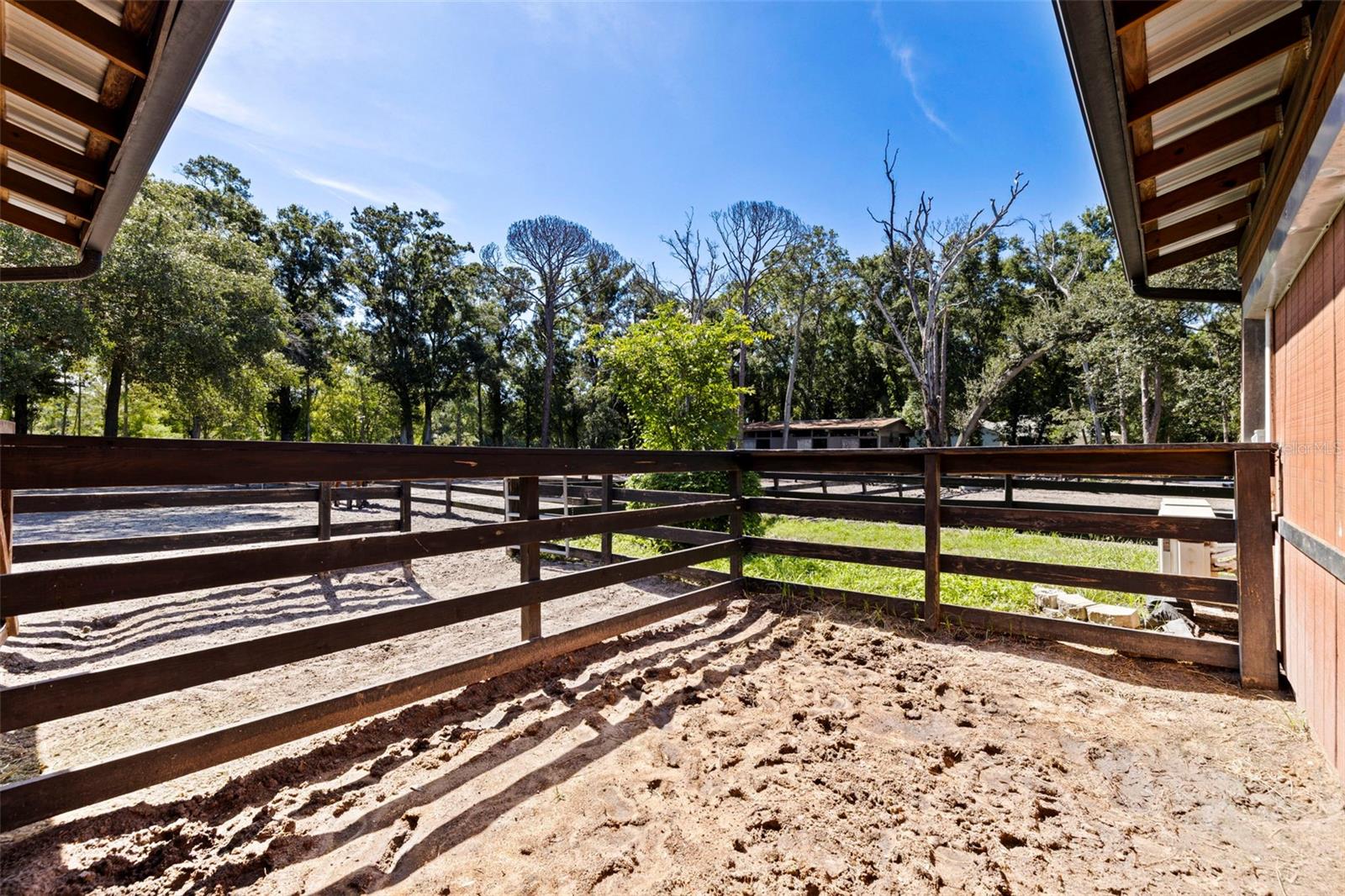 Listing photo id 87 for 8701 64th Street