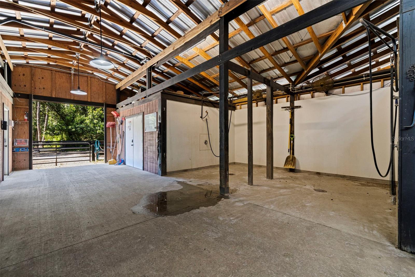 Listing photo id 89 for 8701 64th Street