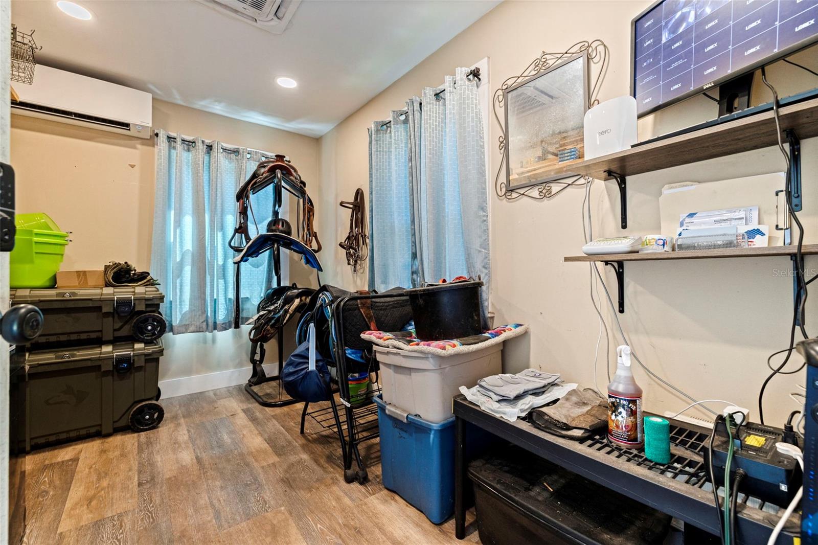 Listing photo id 92 for 8701 64th Street