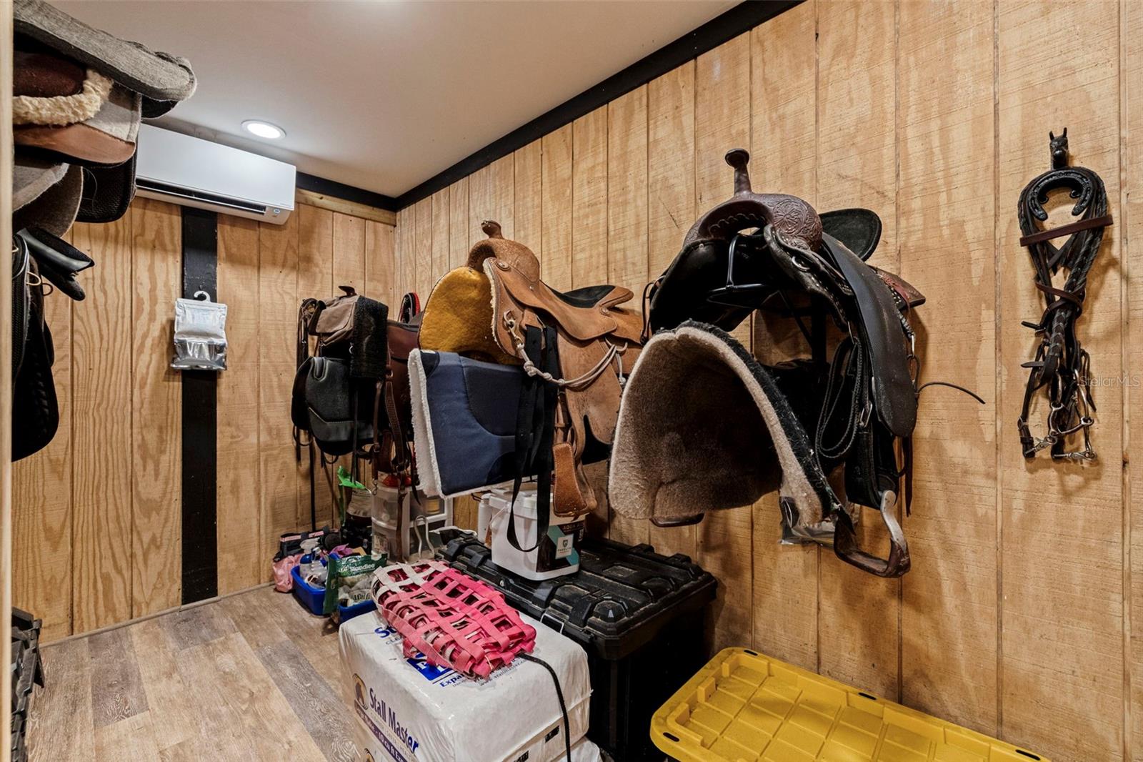 Listing photo id 93 for 8701 64th Street