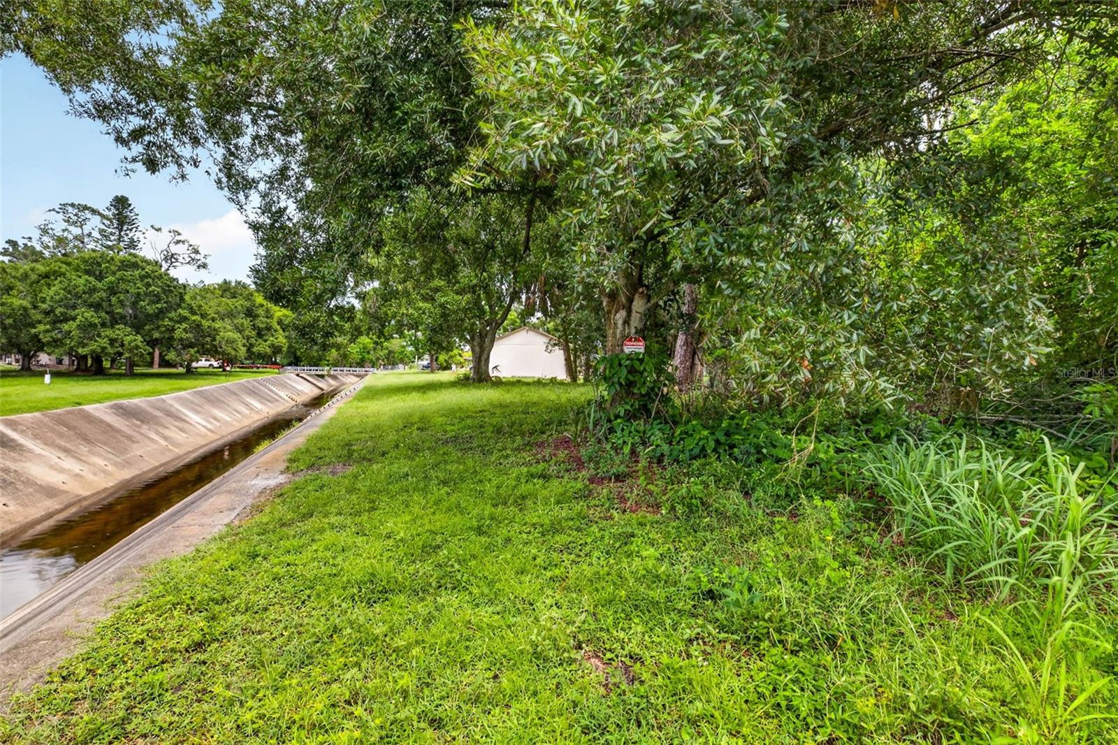 Listing photo id 8 for 6320 66th Avenue