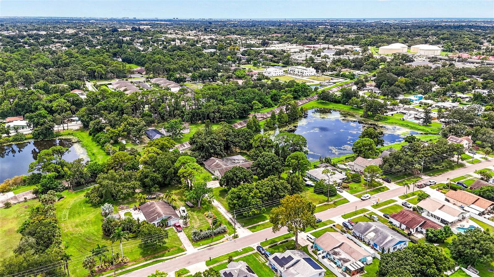 Listing photo id 11 for 6320 66th Avenue