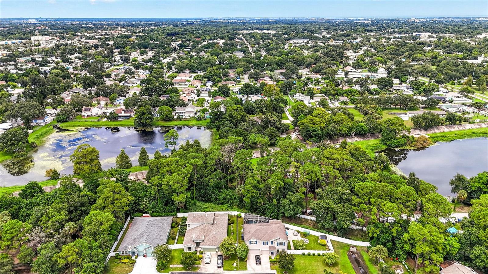 Listing photo id 17 for 6320 66th Avenue
