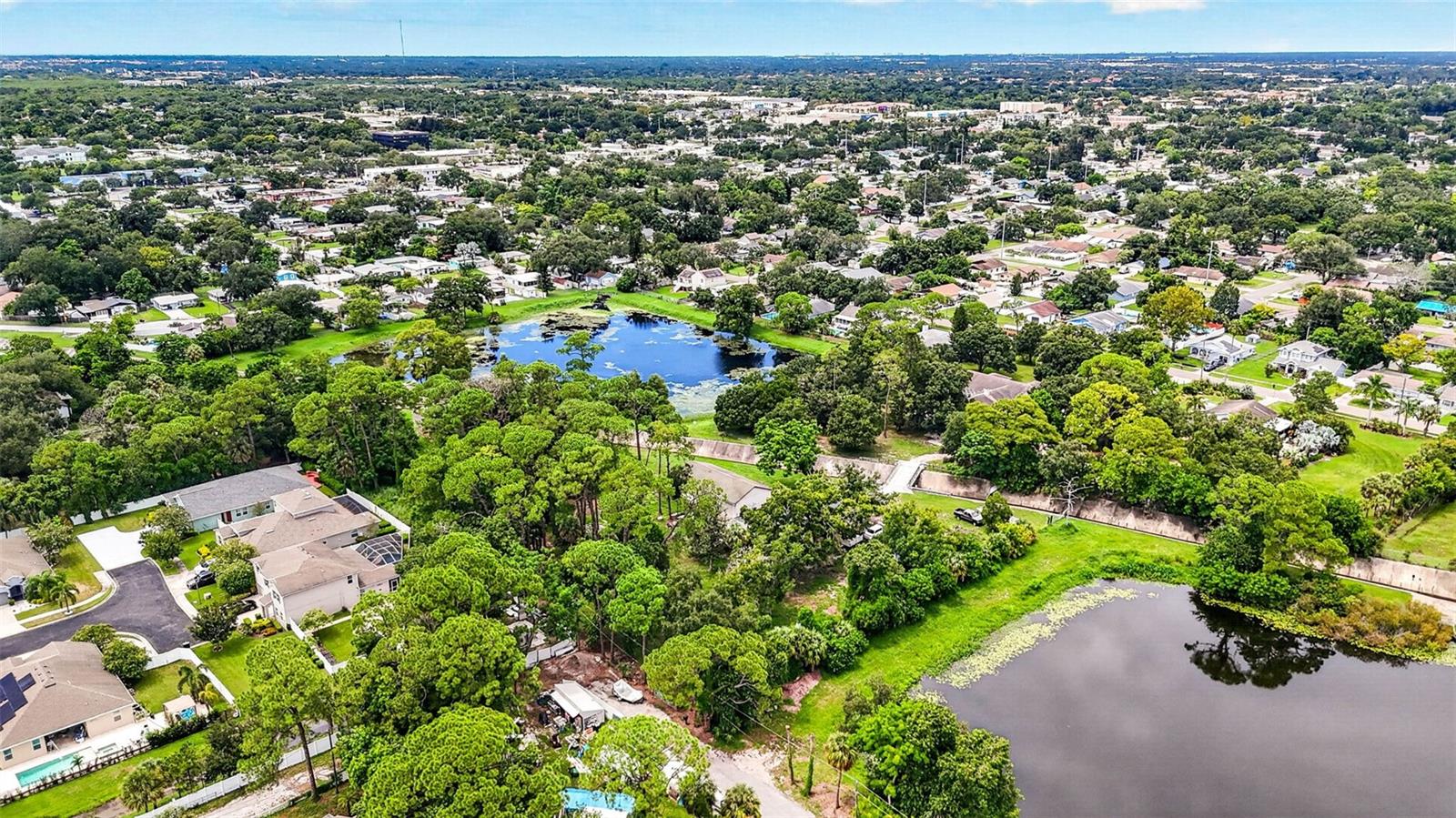Listing photo id 18 for 6320 66th Avenue