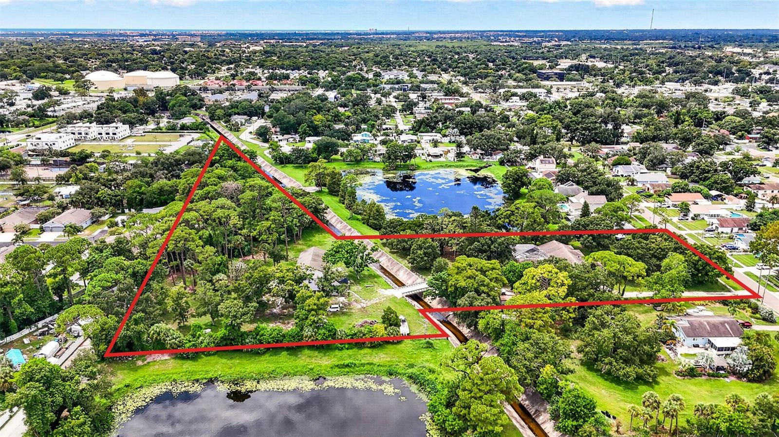 Listing photo id 21 for 6320 66th Avenue