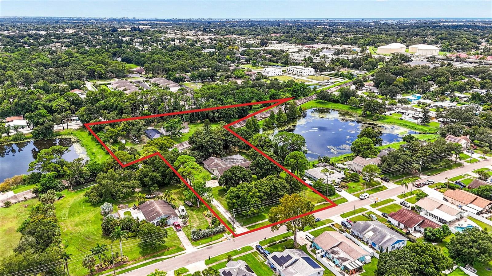 Listing photo id 26 for 6320 66th Avenue
