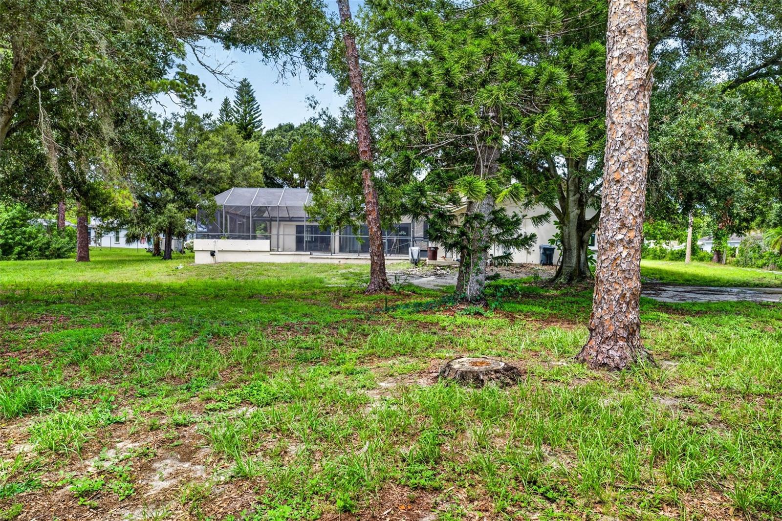 Listing photo id 1 for 6320 66th Avenue