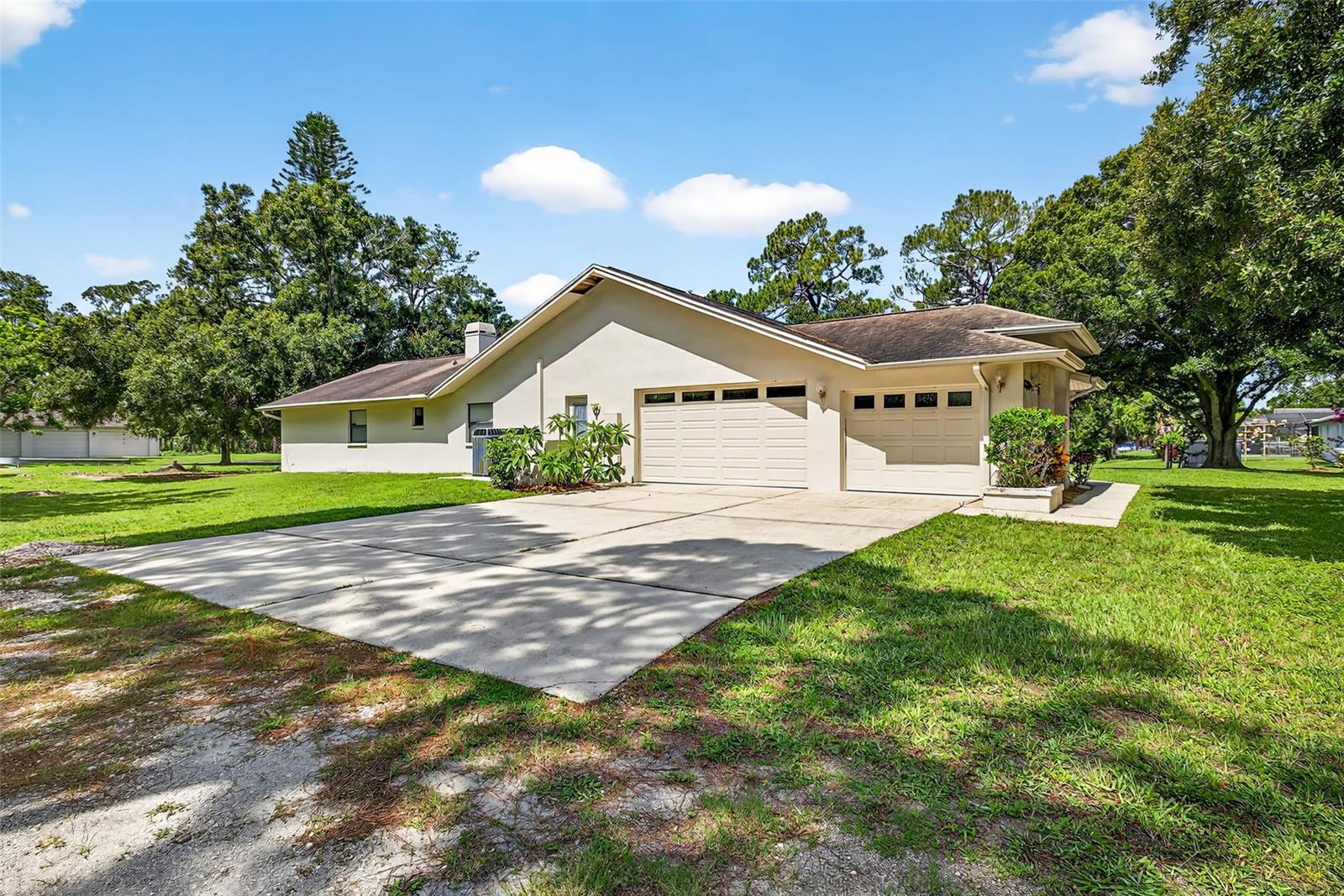 Listing photo id 31 for 6320 66th Avenue
