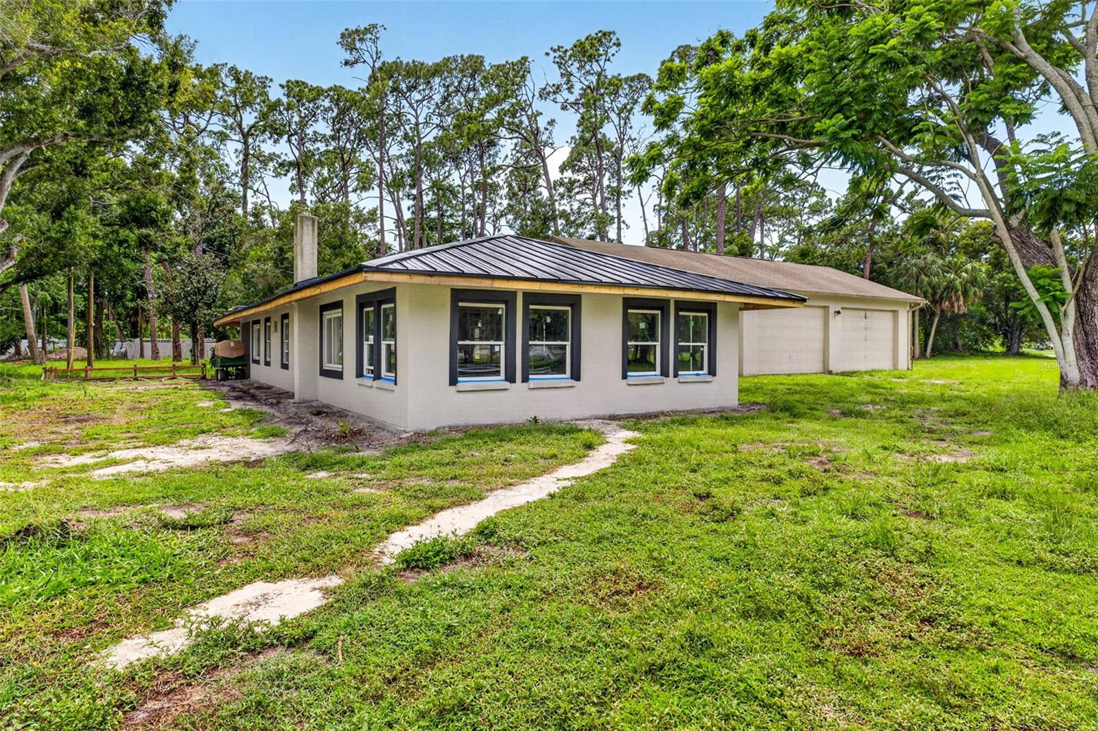 Listing photo id 35 for 6320 66th Avenue