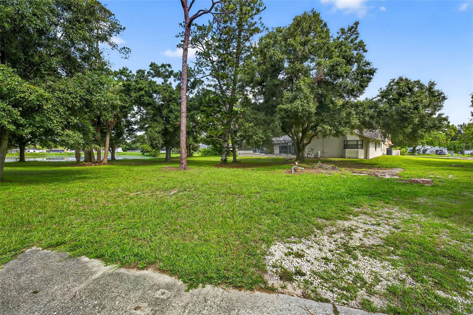 Listing photo id 38 for 6320 66th Avenue