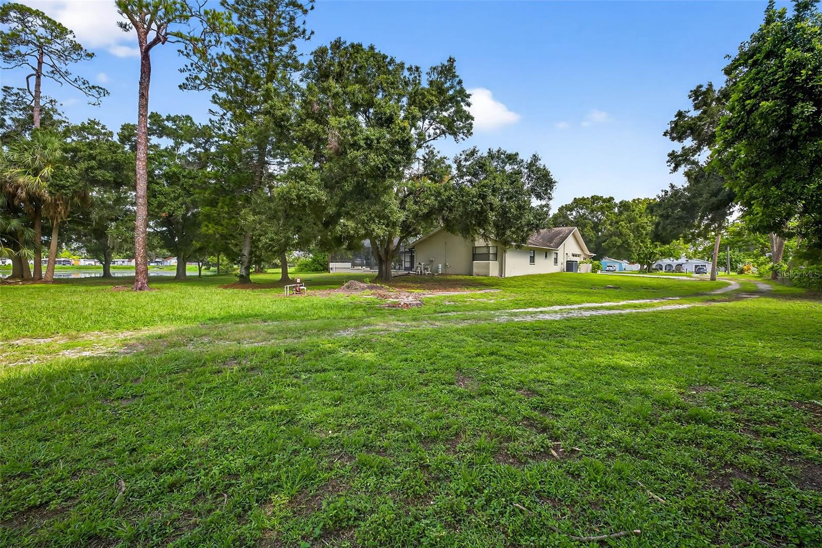 Listing photo id 39 for 6320 66th Avenue
