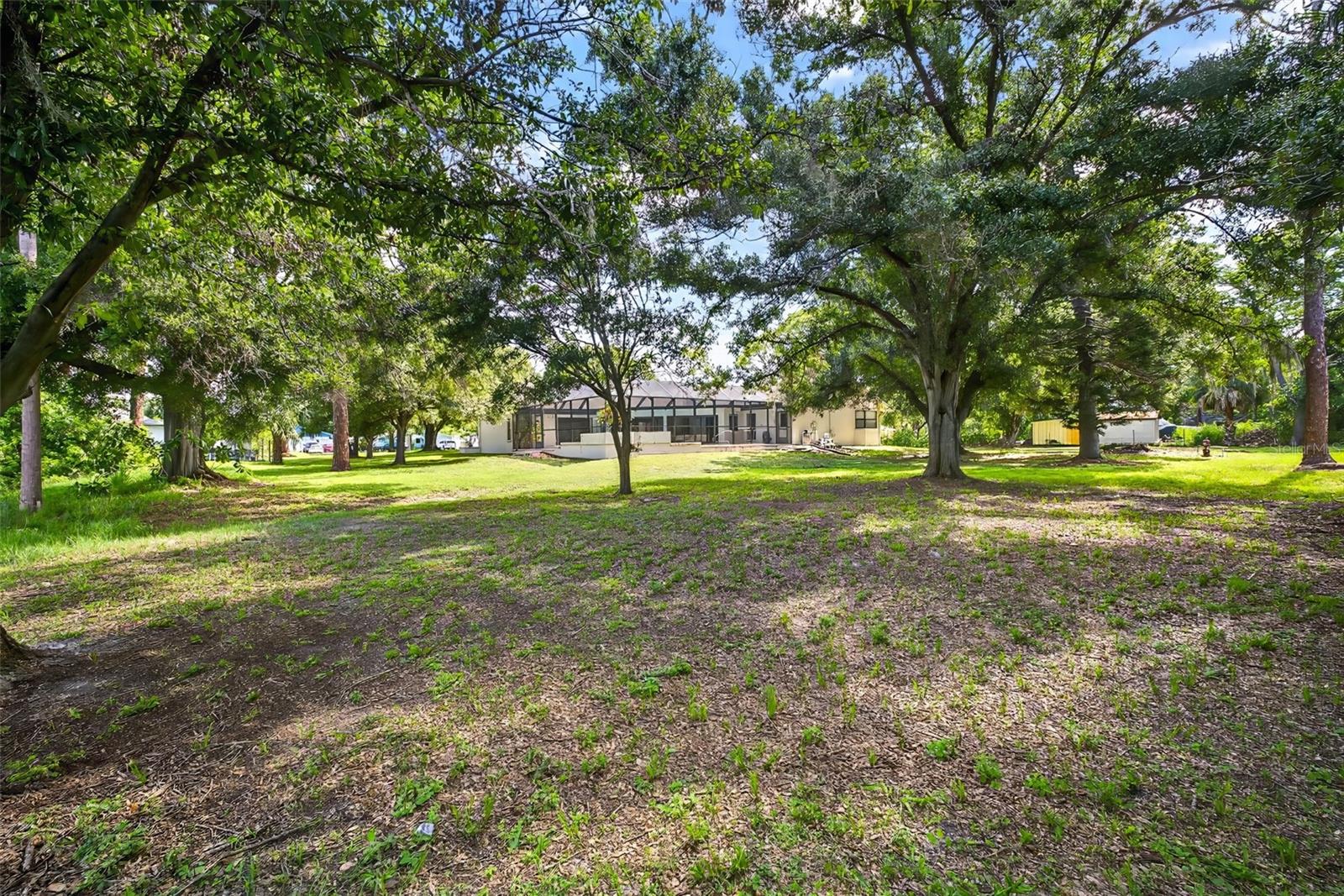 Listing photo id 40 for 6320 66th Avenue