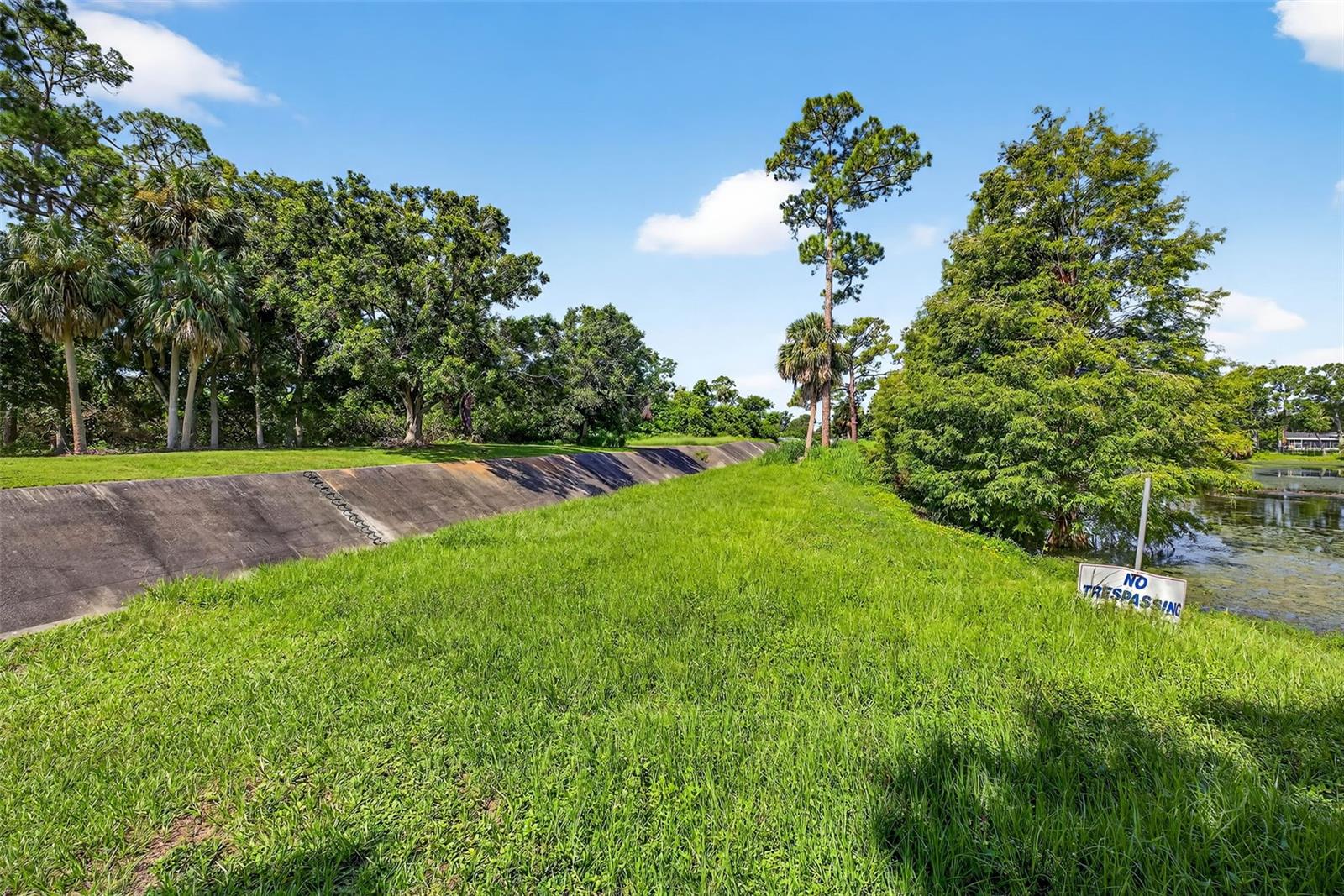 Listing photo id 42 for 6320 66th Avenue