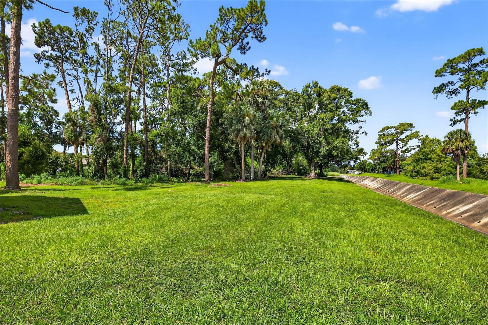 Listing photo id 47 for 6320 66th Avenue