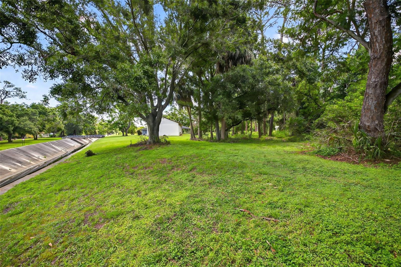 Listing photo id 48 for 6320 66th Avenue