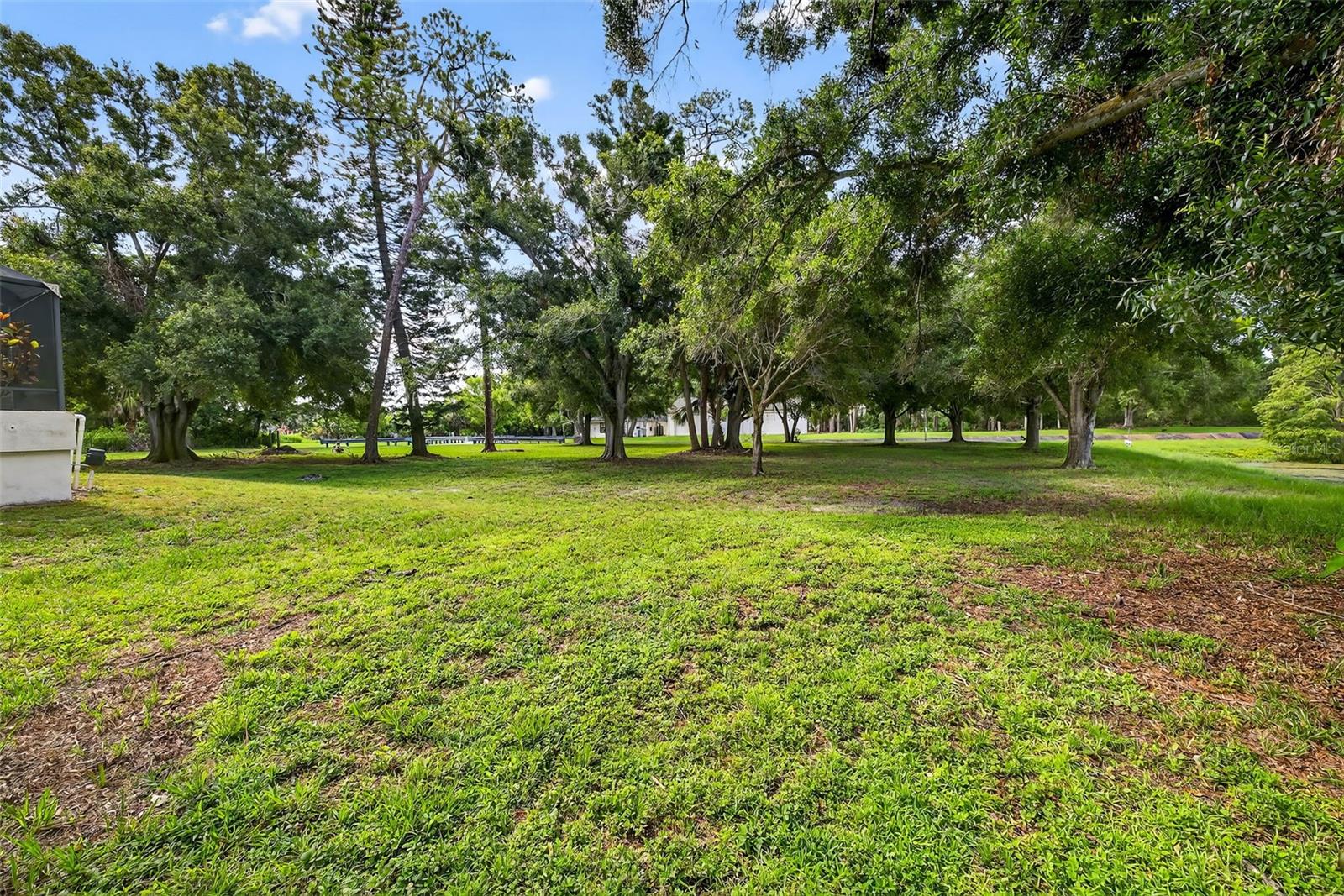 Listing photo id 52 for 6320 66th Avenue