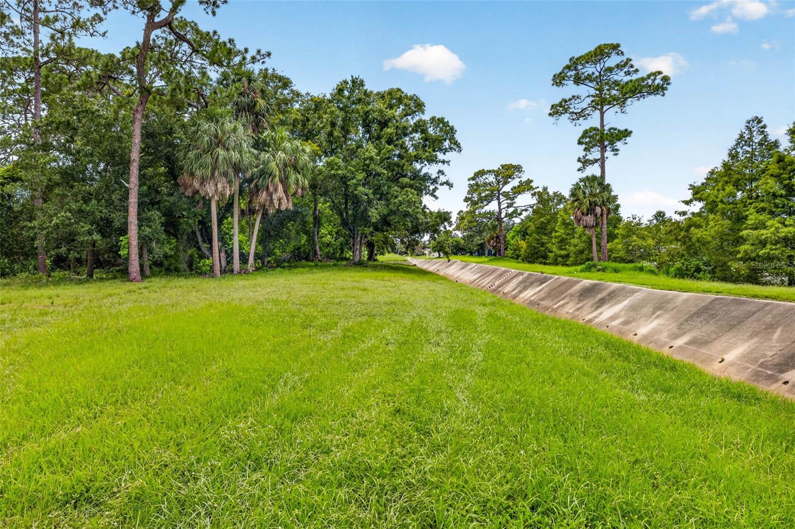 Listing photo id 6 for 6320 66th Avenue