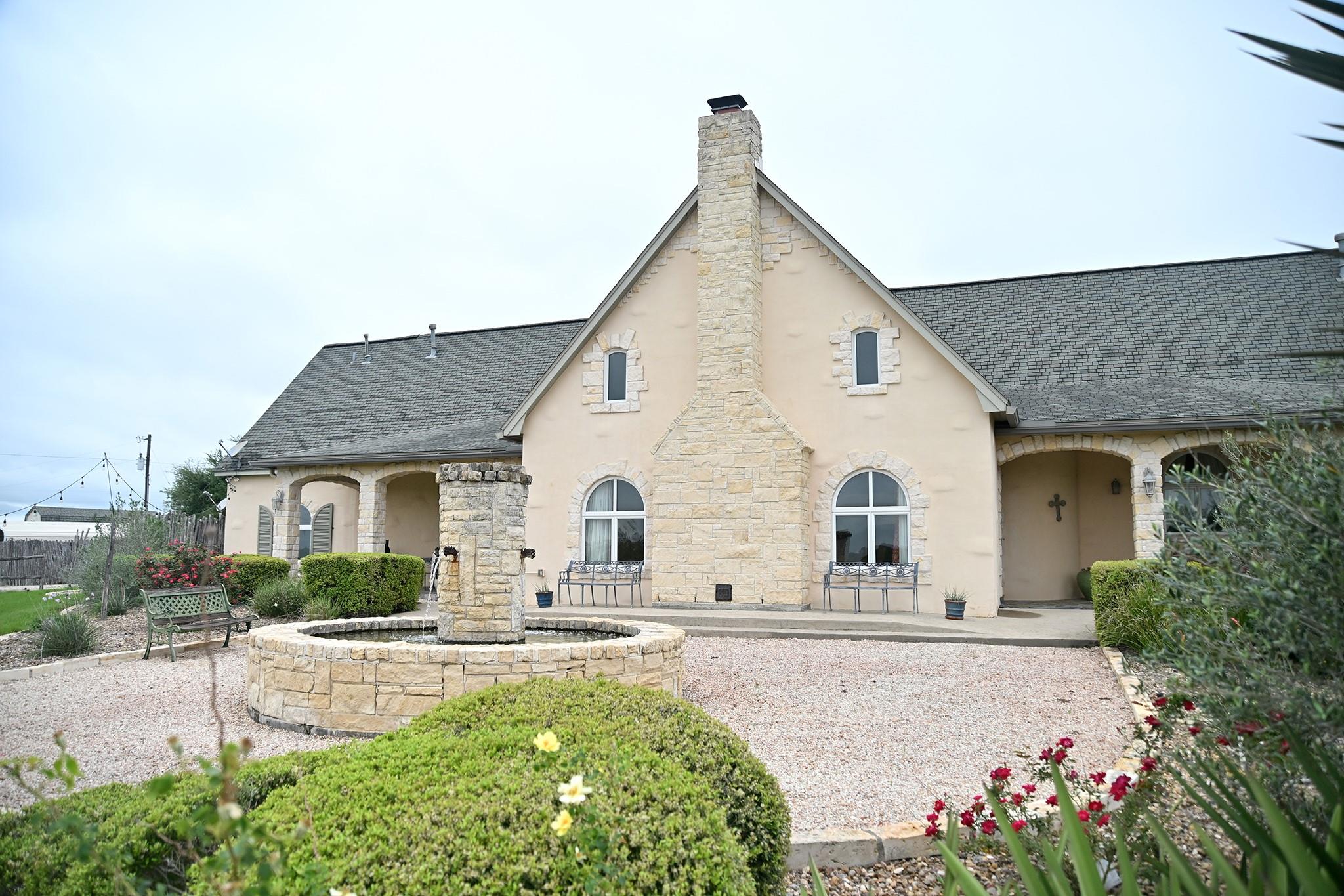 Image 21 of 29 For 5904 Old Yoakum Rd