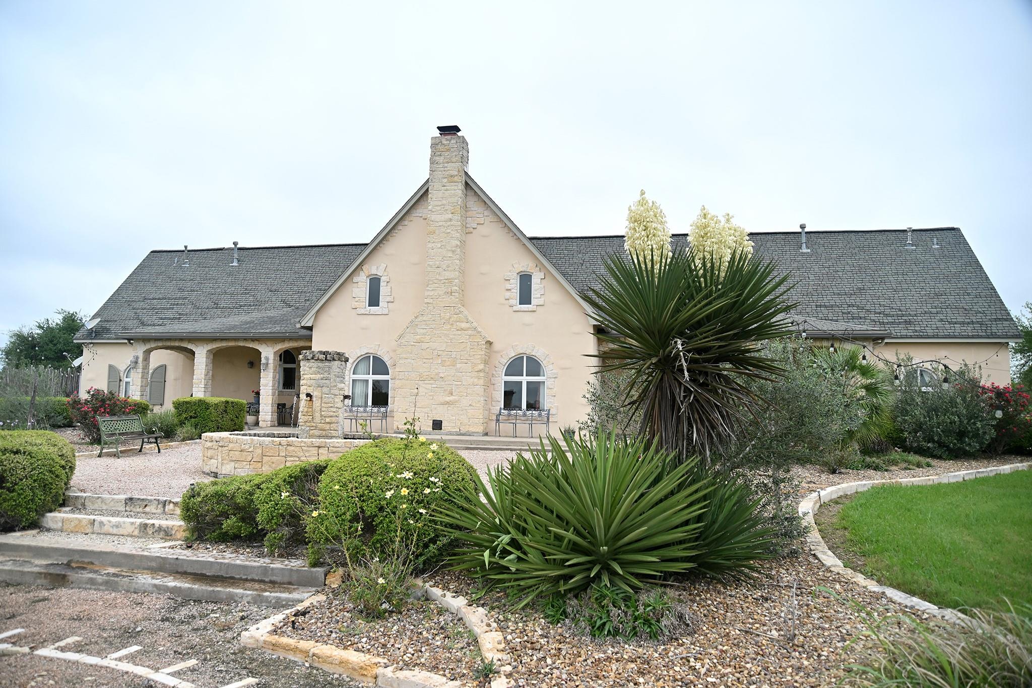 Image 23 of 29 For 5904 Old Yoakum Rd
