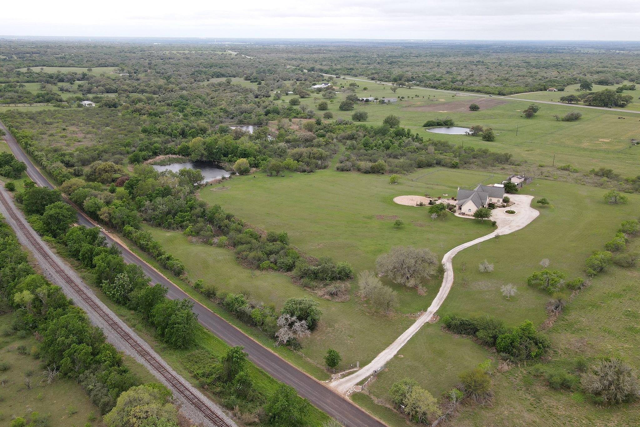 Image 26 of 29 For 5904 Old Yoakum Rd