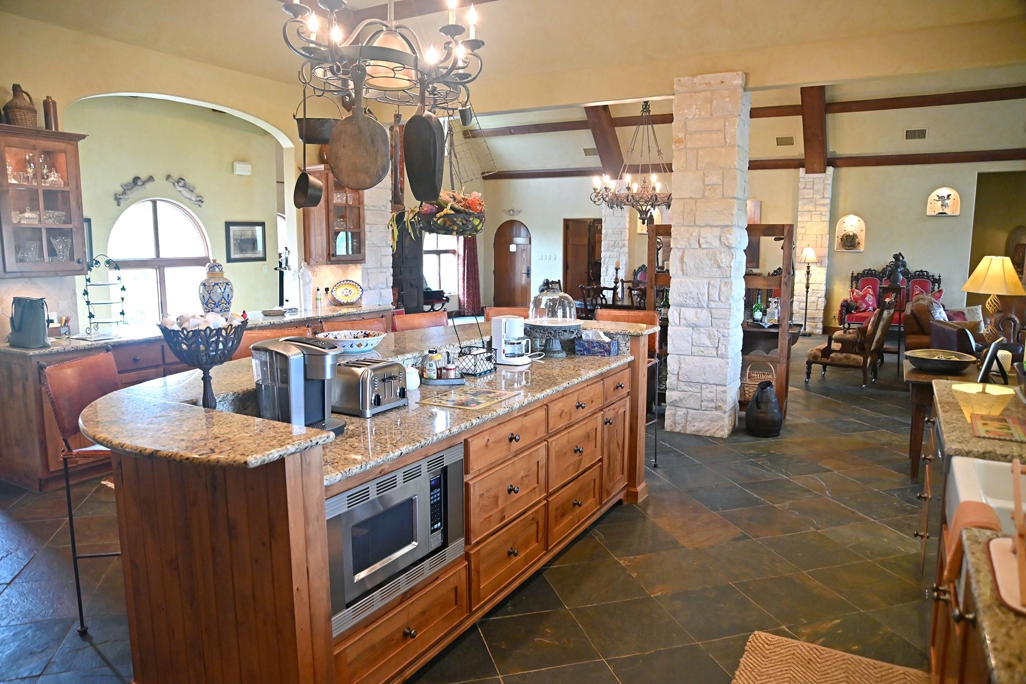 Image 7 of 29 For 5904 Old Yoakum Rd