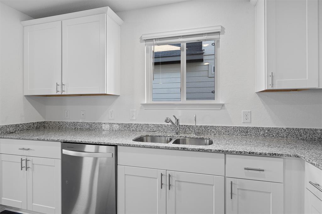 Image 11 of 36 For 812 Heartseed Ave