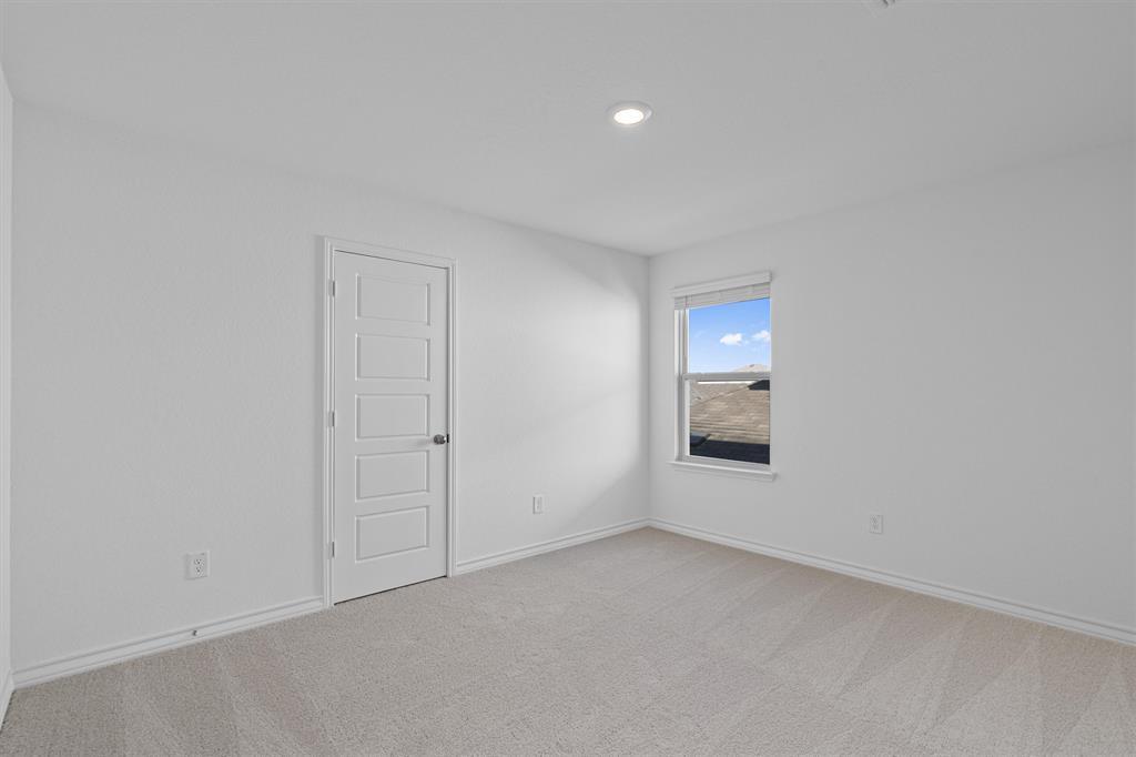 Image 24 of 36 For 812 Heartseed Ave