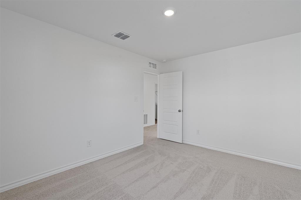 Image 25 of 36 For 812 Heartseed Ave