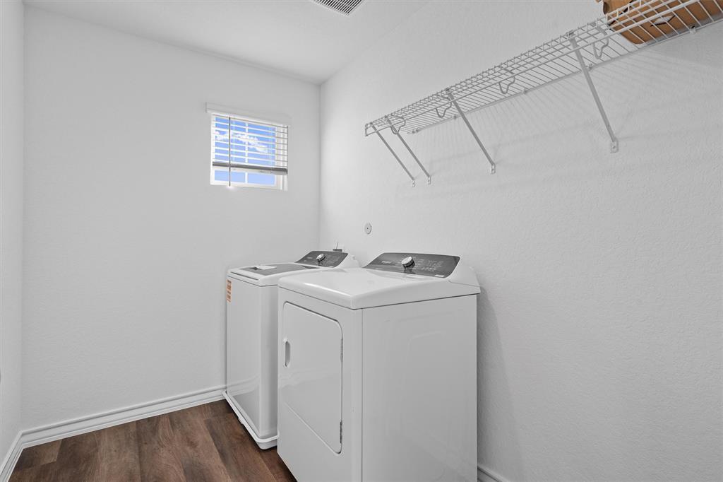 Image 29 of 36 For 812 Heartseed Ave