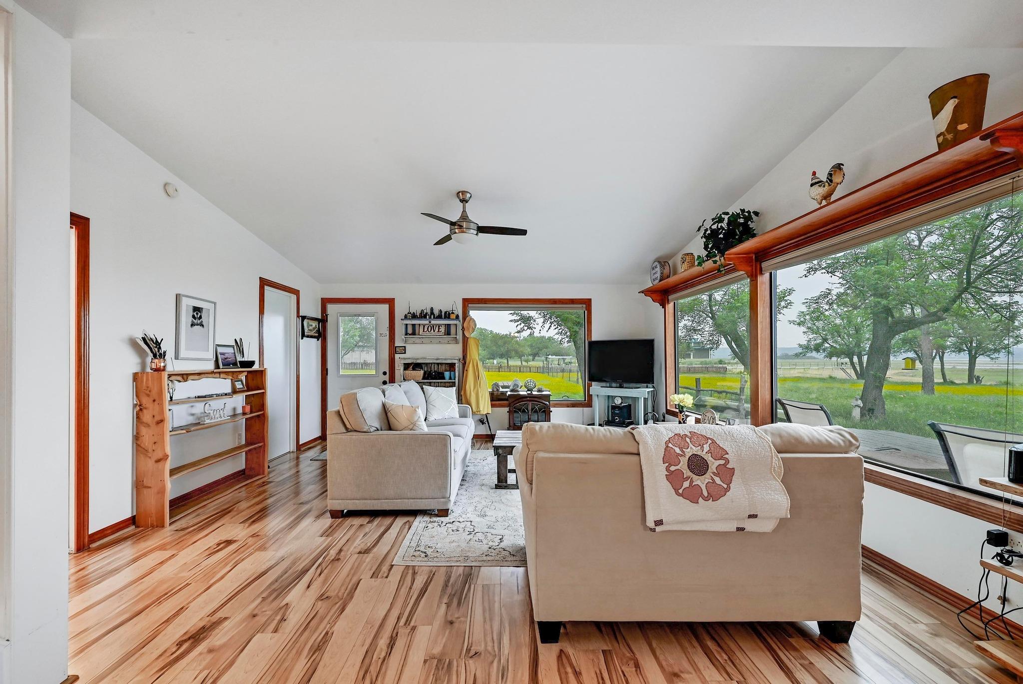 Image 10 of 40 For 734 Island Dr