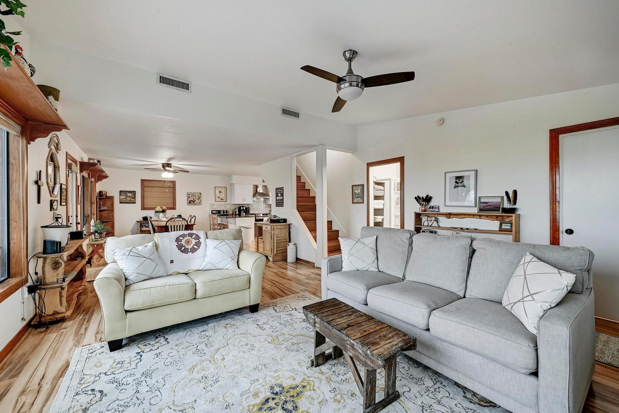 Image 11 of 40 For 734 Island Dr