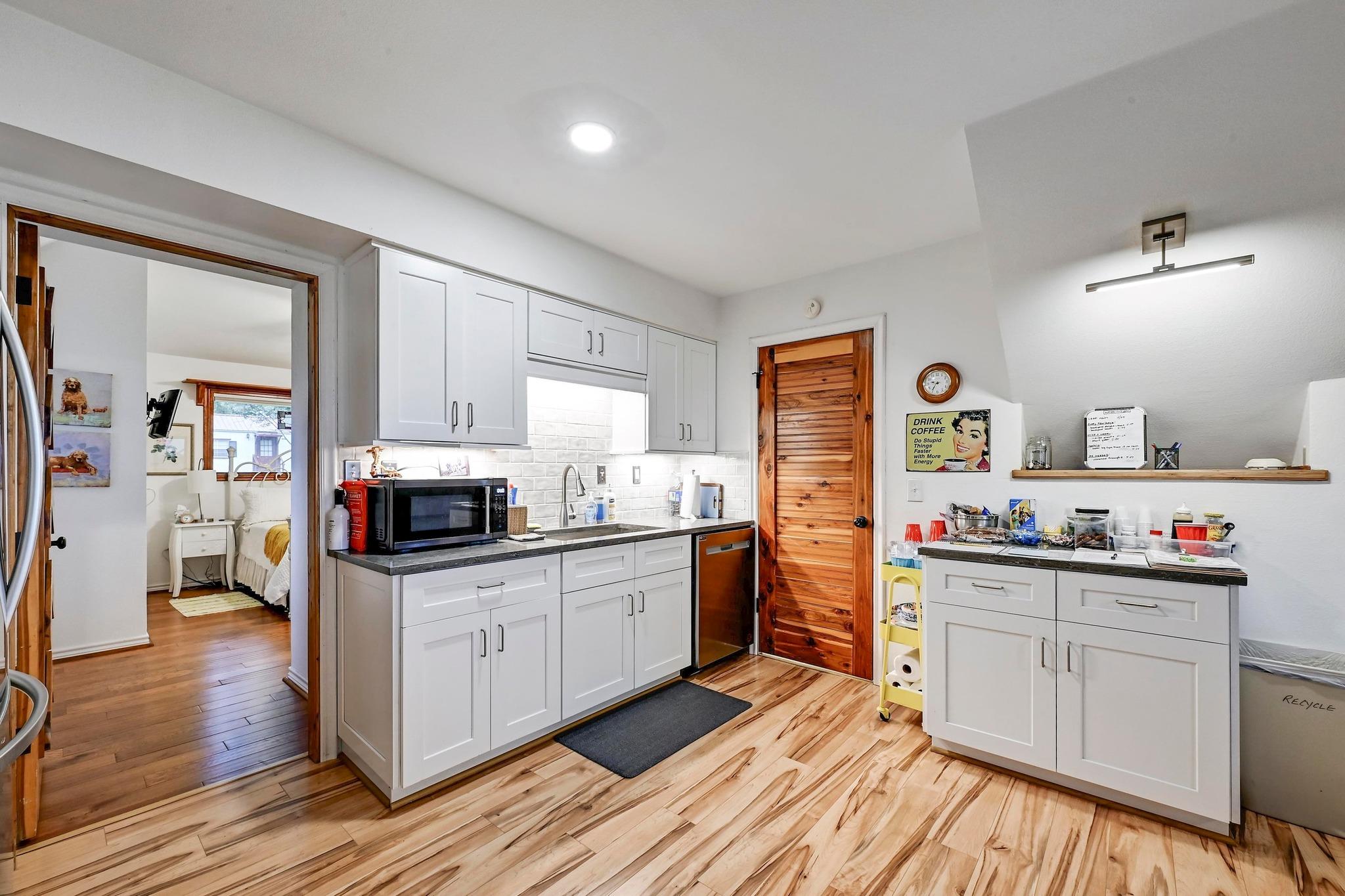 Image 13 of 40 For 734 Island Dr