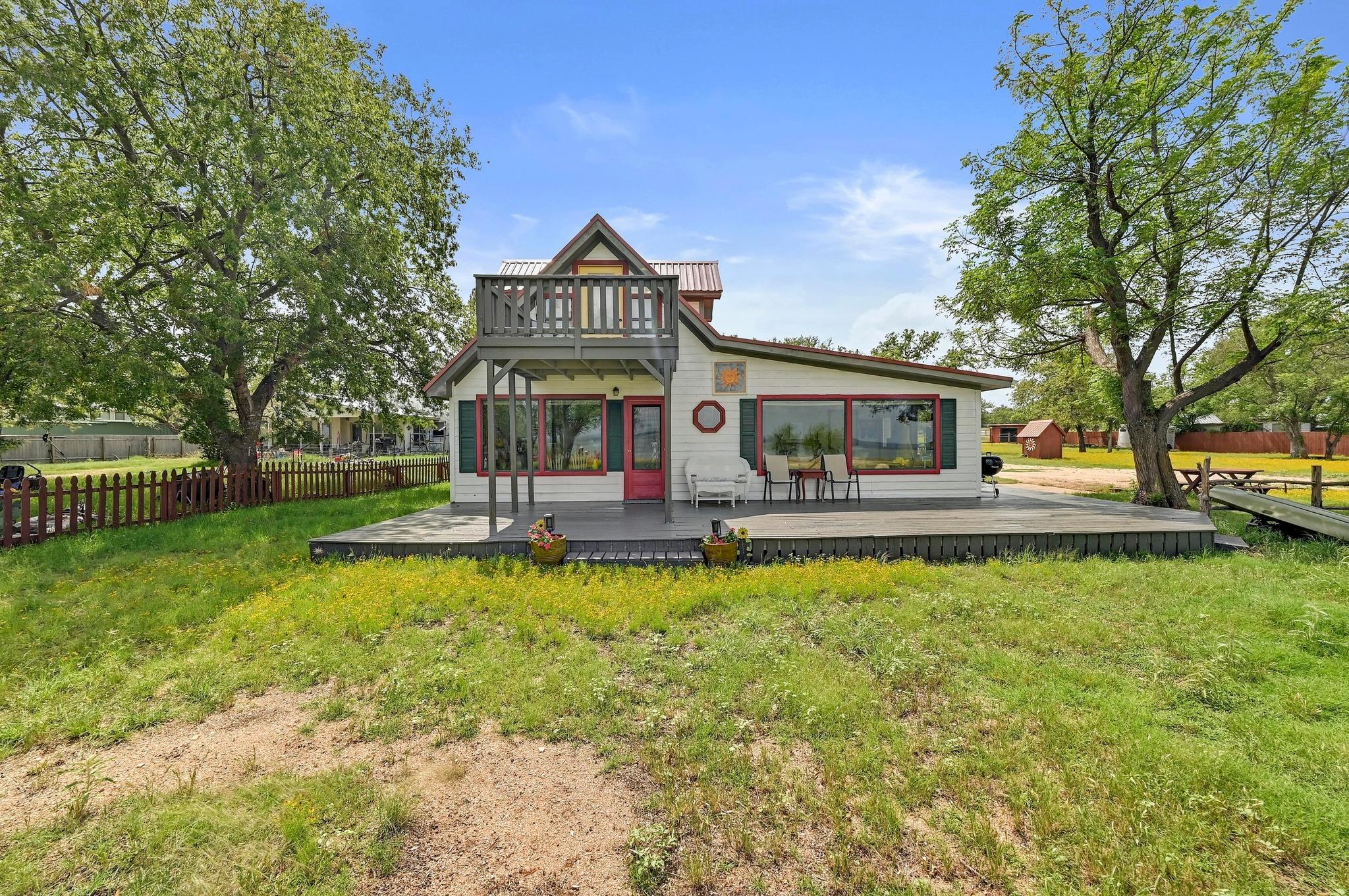 Image 2 of 40 For 734 Island Dr