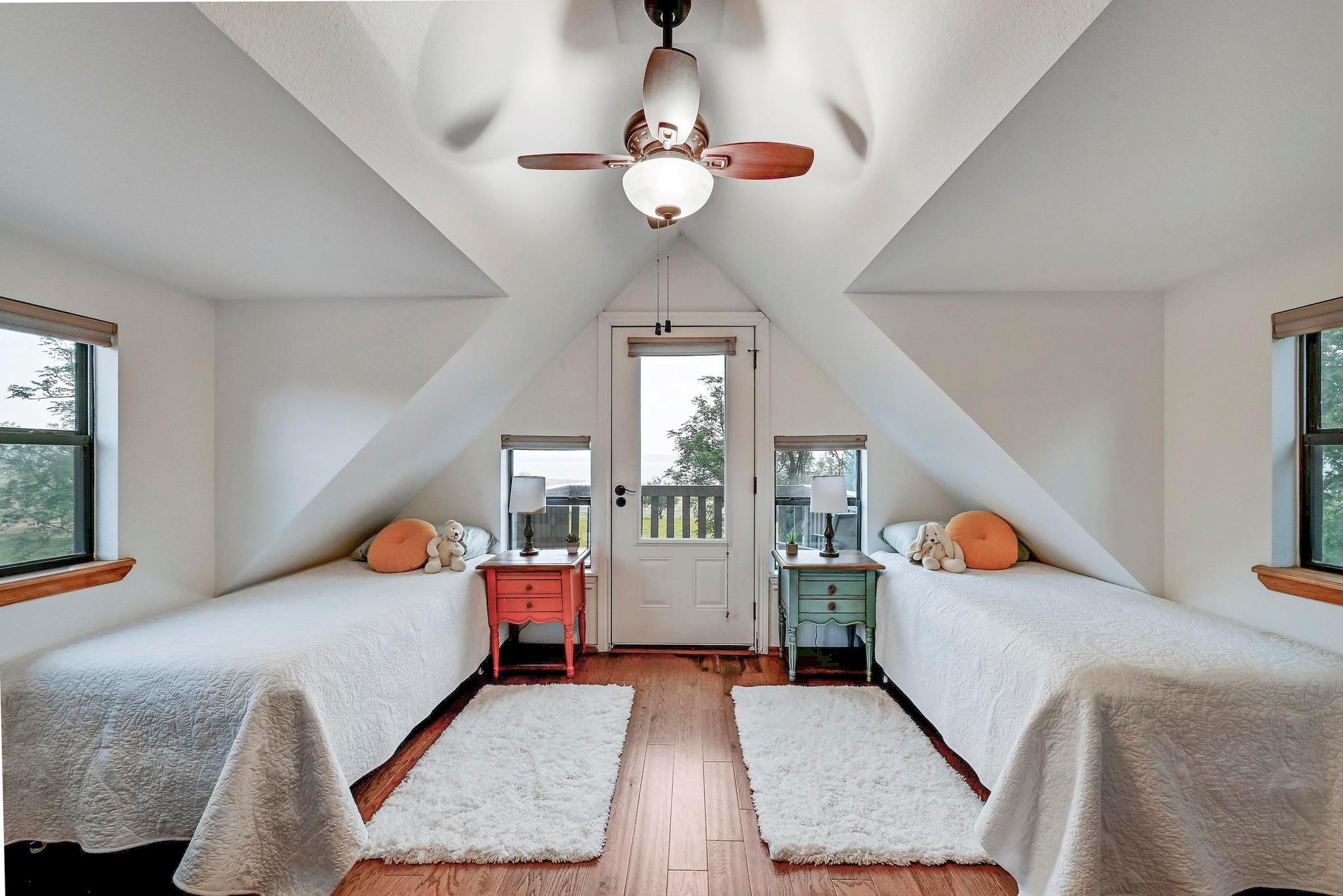 Image 20 of 40 For 734 Island Dr