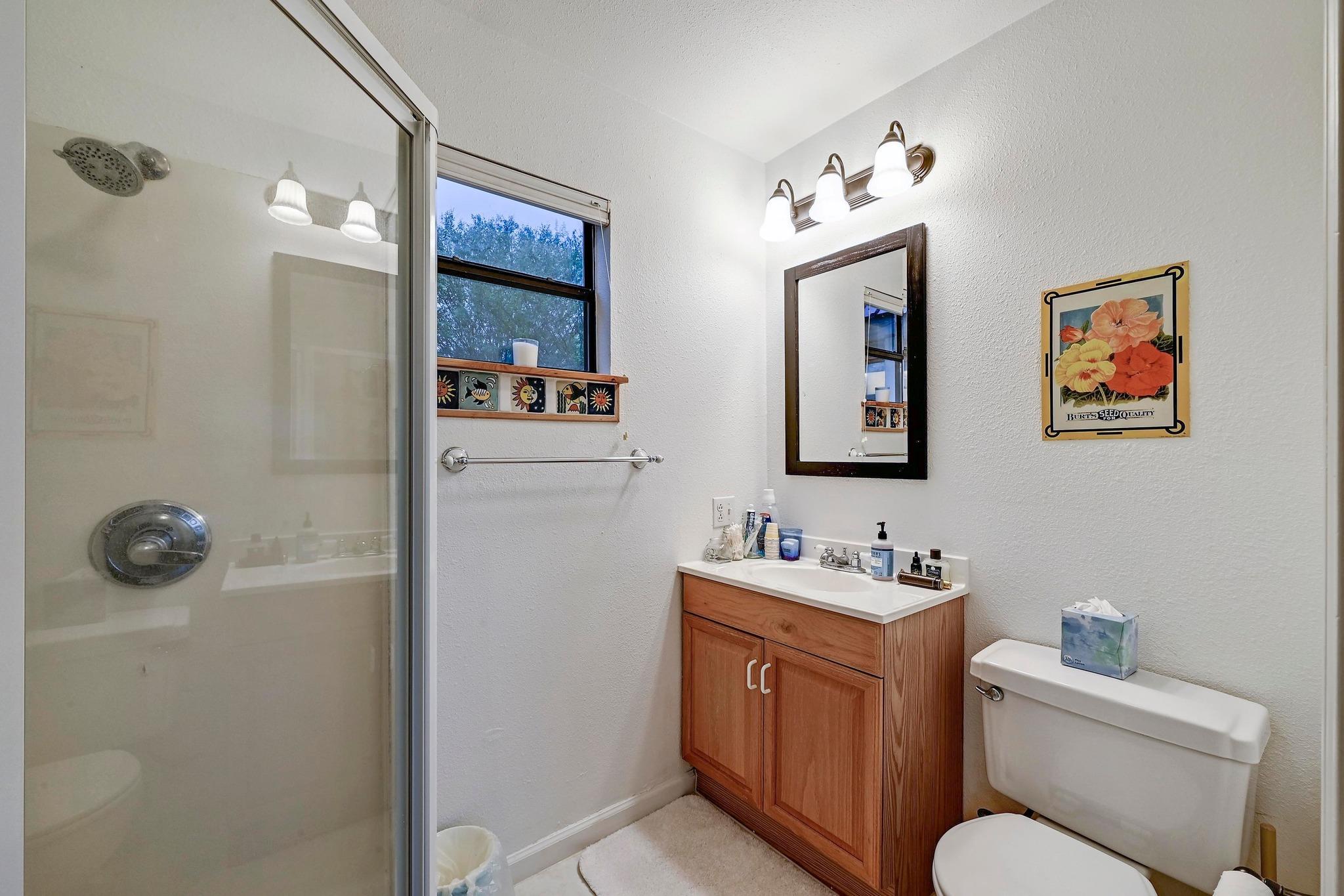 Image 22 of 40 For 734 Island Dr