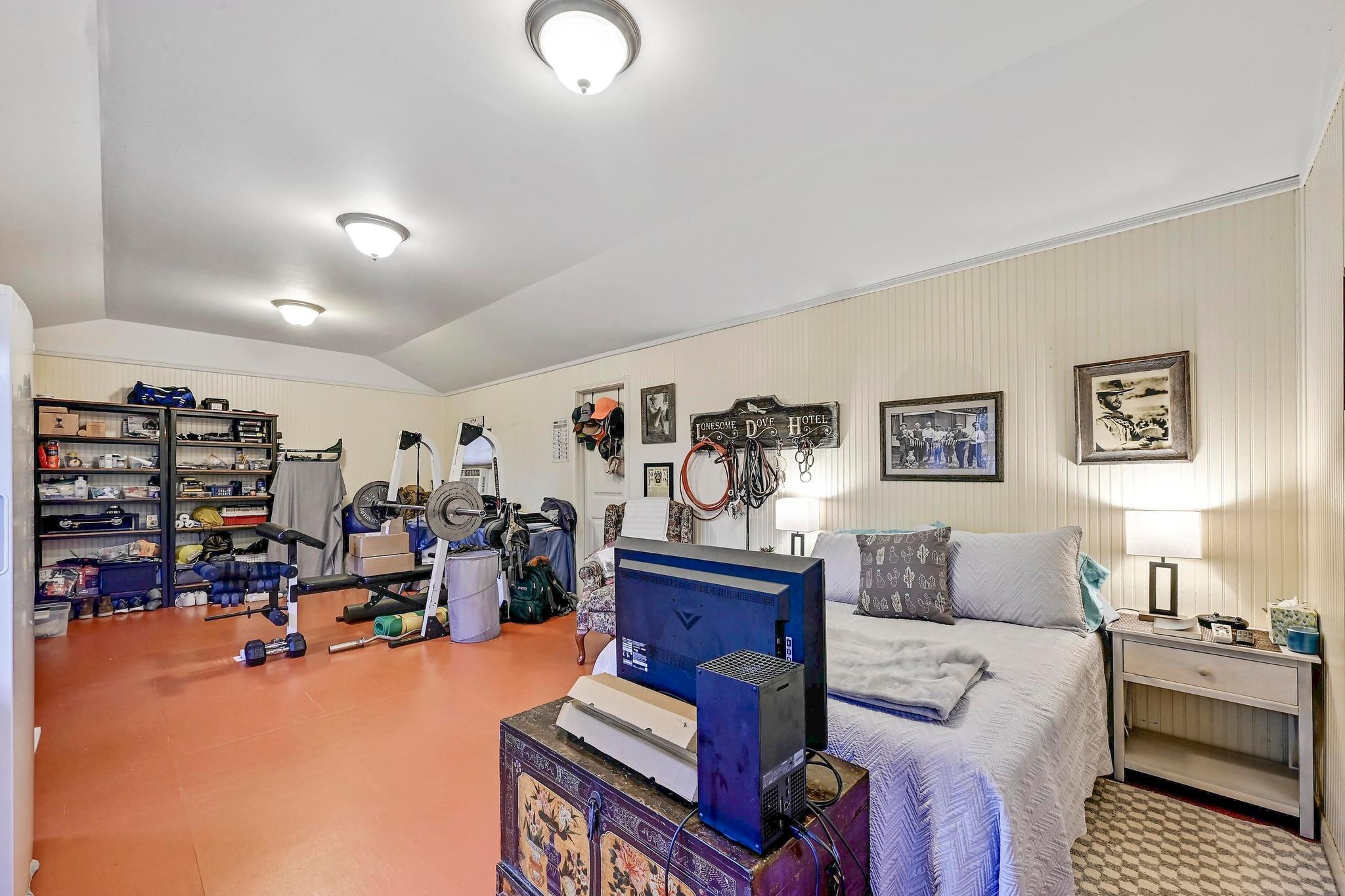 Image 27 of 40 For 734 Island Dr