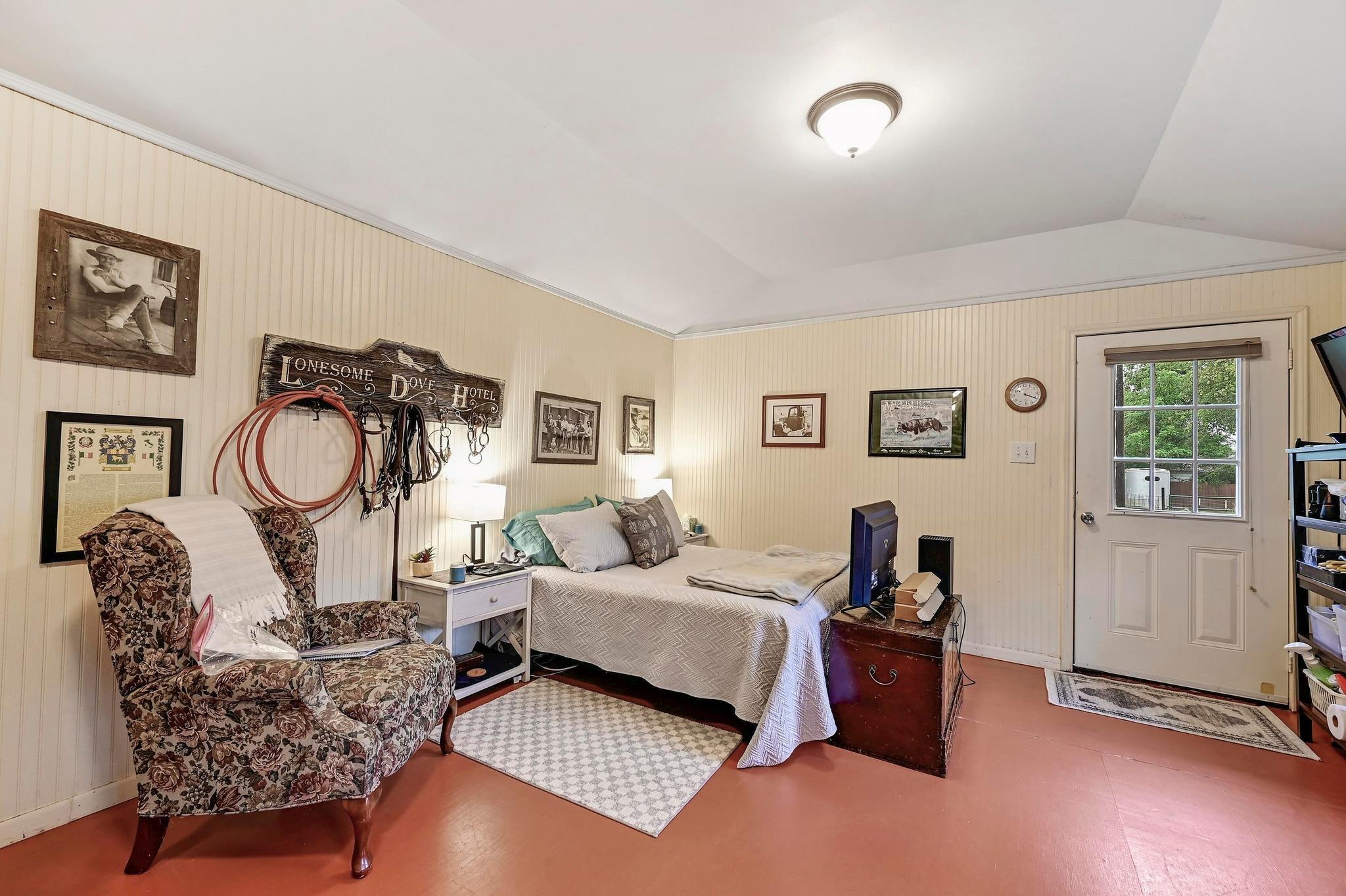 Image 28 of 40 For 734 Island Dr