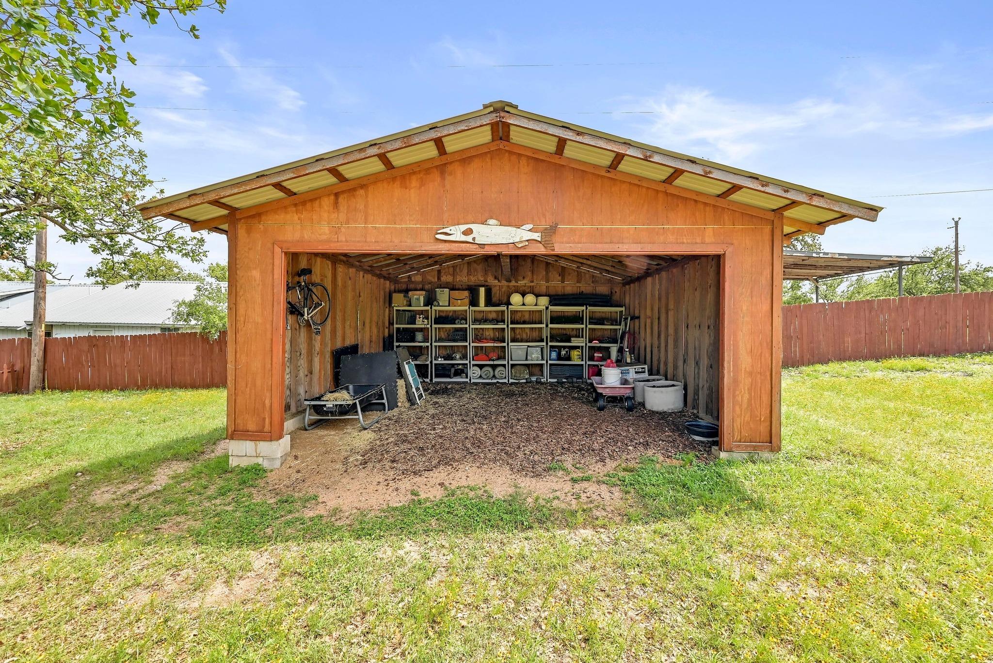 Image 31 of 40 For 734 Island Dr