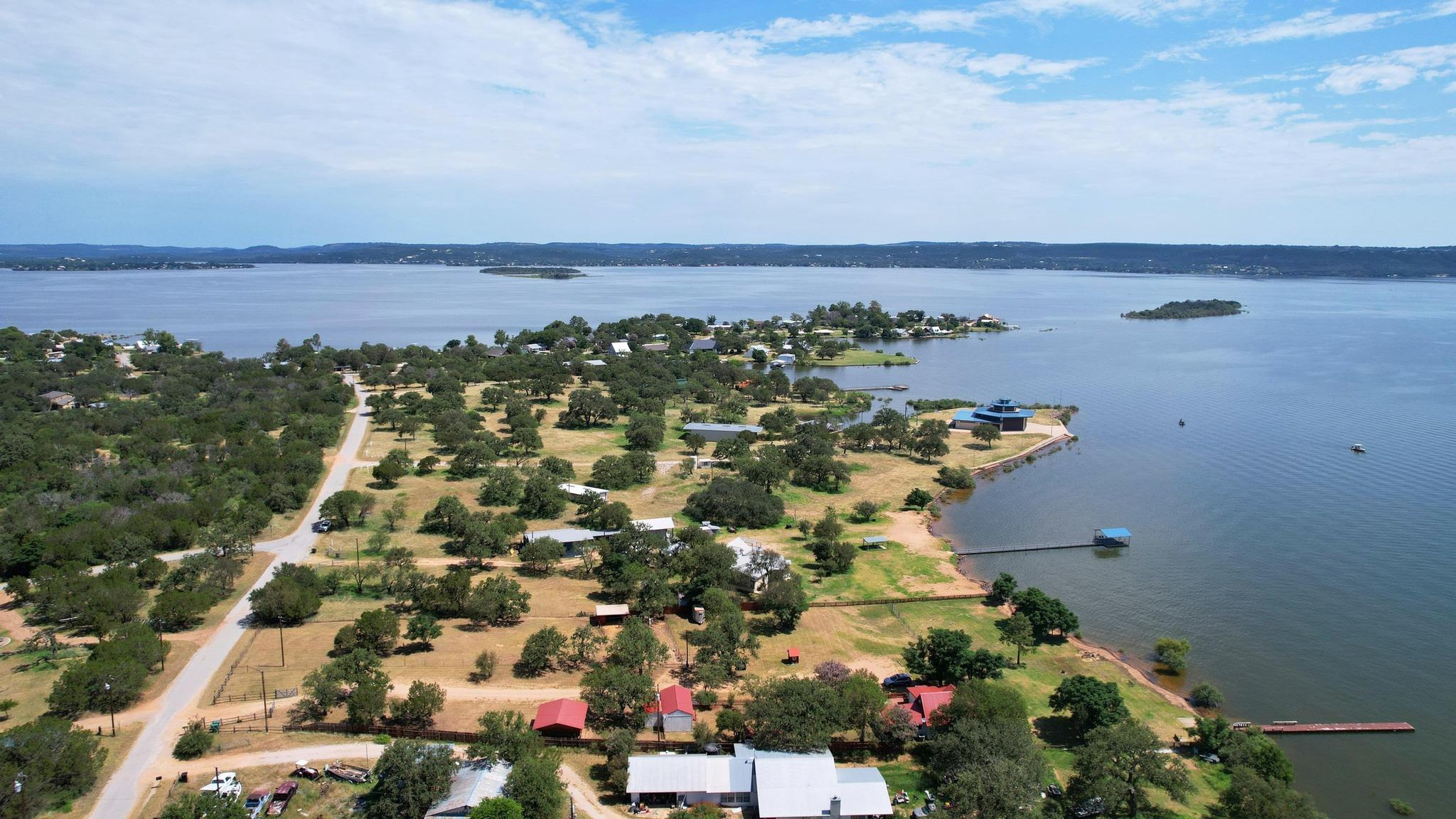 Image 32 of 40 For 734 Island Dr