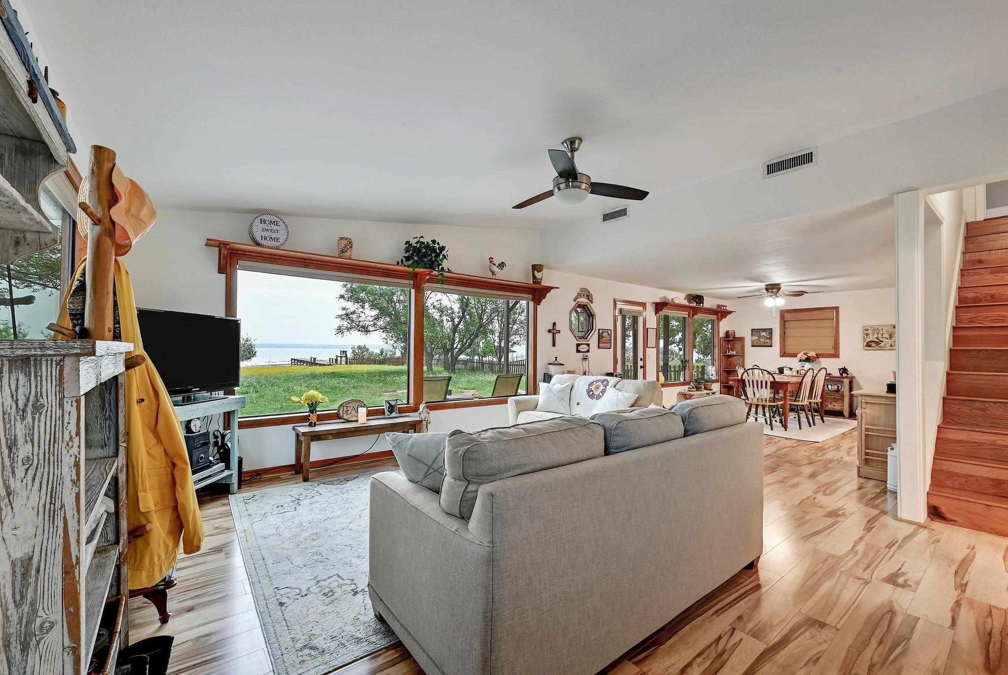 Image 8 of 40 For 734 Island Dr