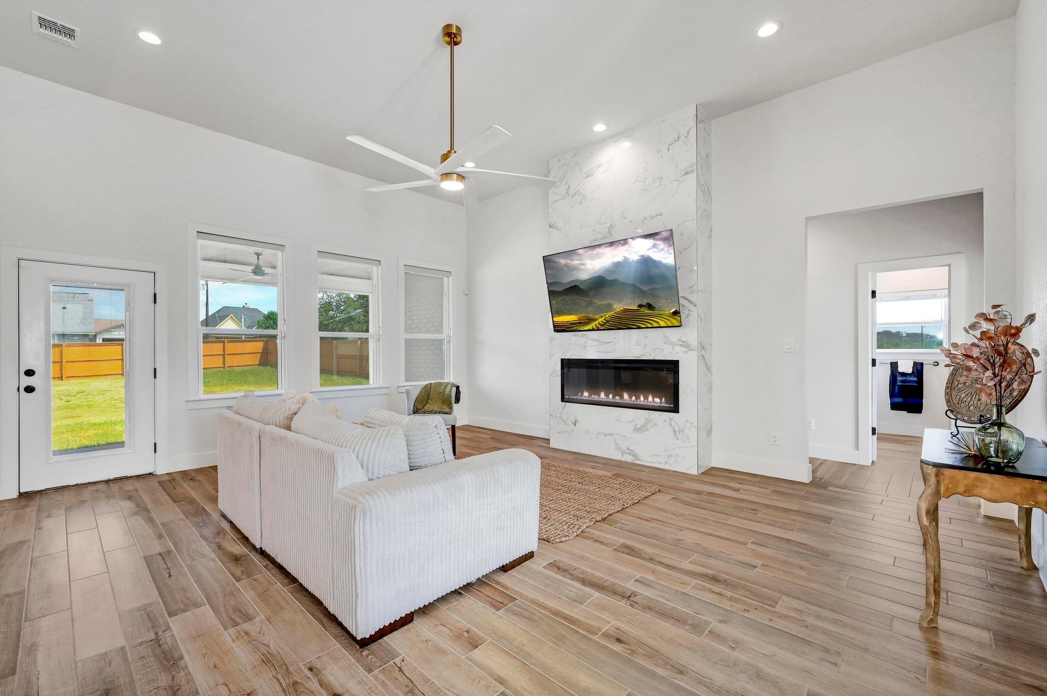 Image 7 of 40 For 105 Jacob Dearing St