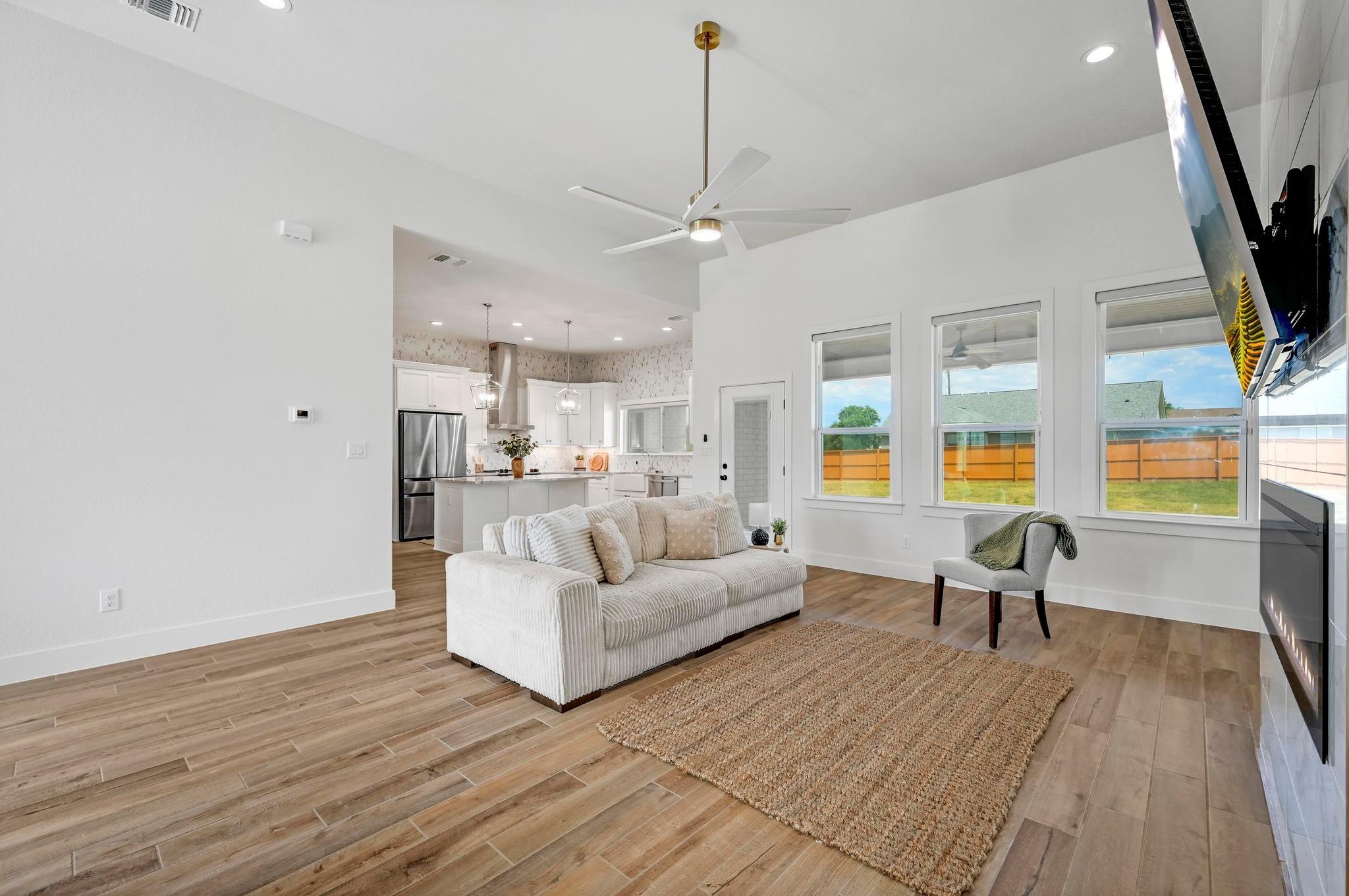 Image 8 of 40 For 105 Jacob Dearing St