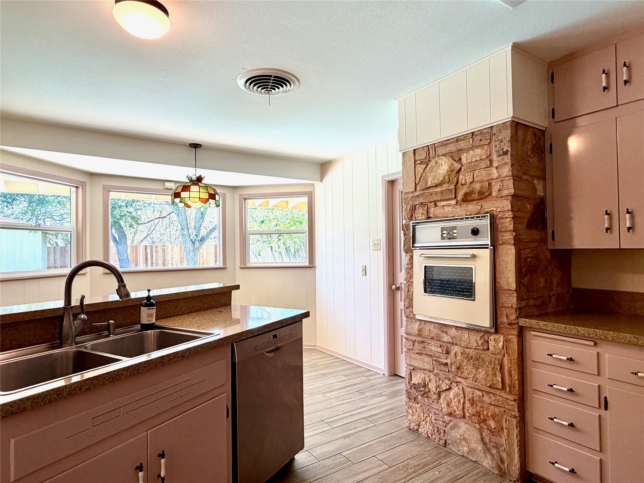 Image 10 of 30 For 141 Oaklane Dr