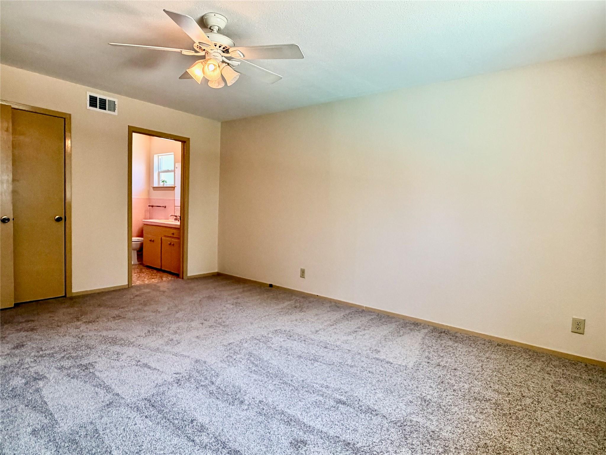 Image 14 of 30 For 141 Oaklane Dr