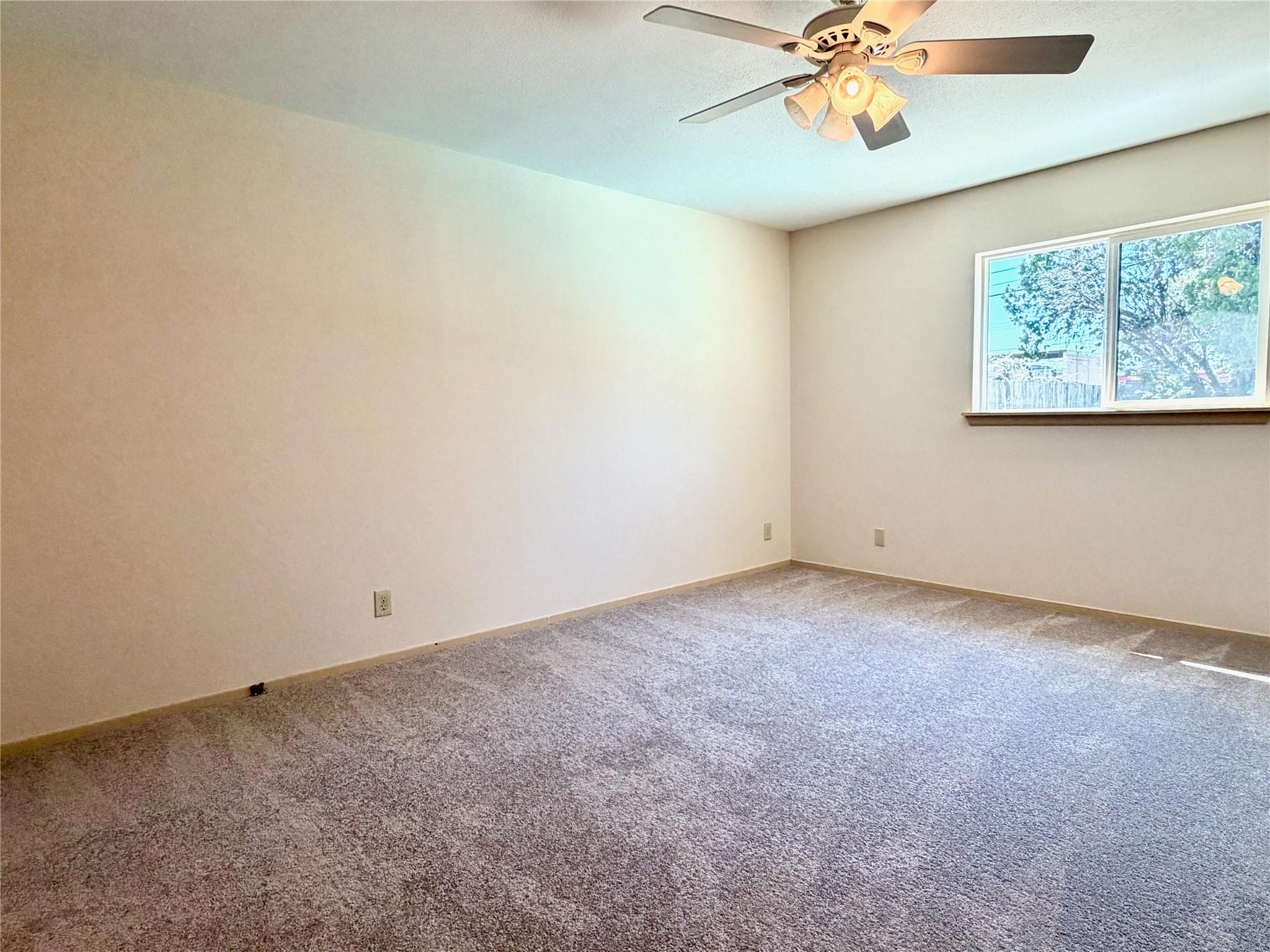 Image 15 of 30 For 141 Oaklane Dr